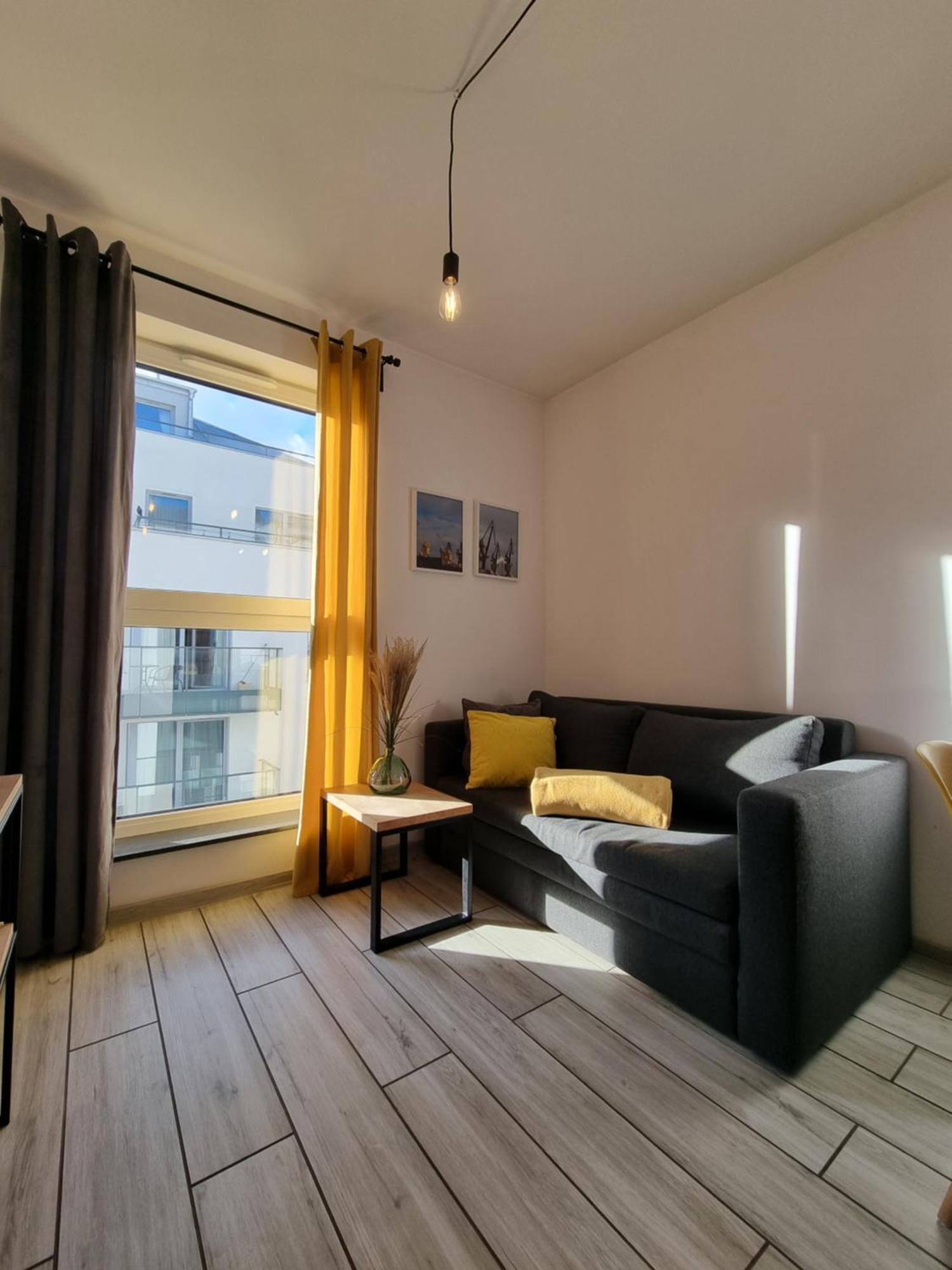 Old Town Yellow Apartment — Photos 1