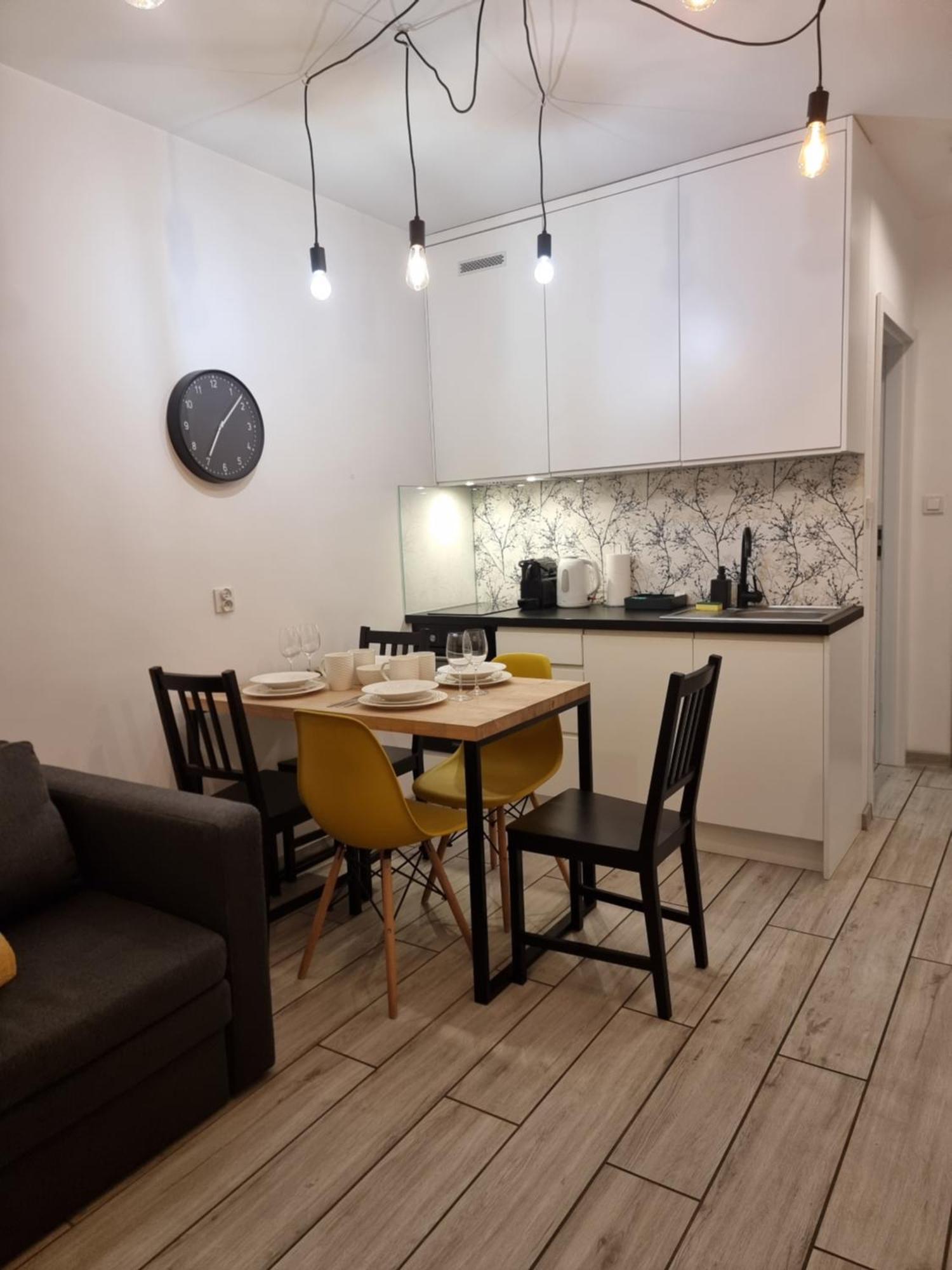 Old Town Yellow Apartment — Photos 2